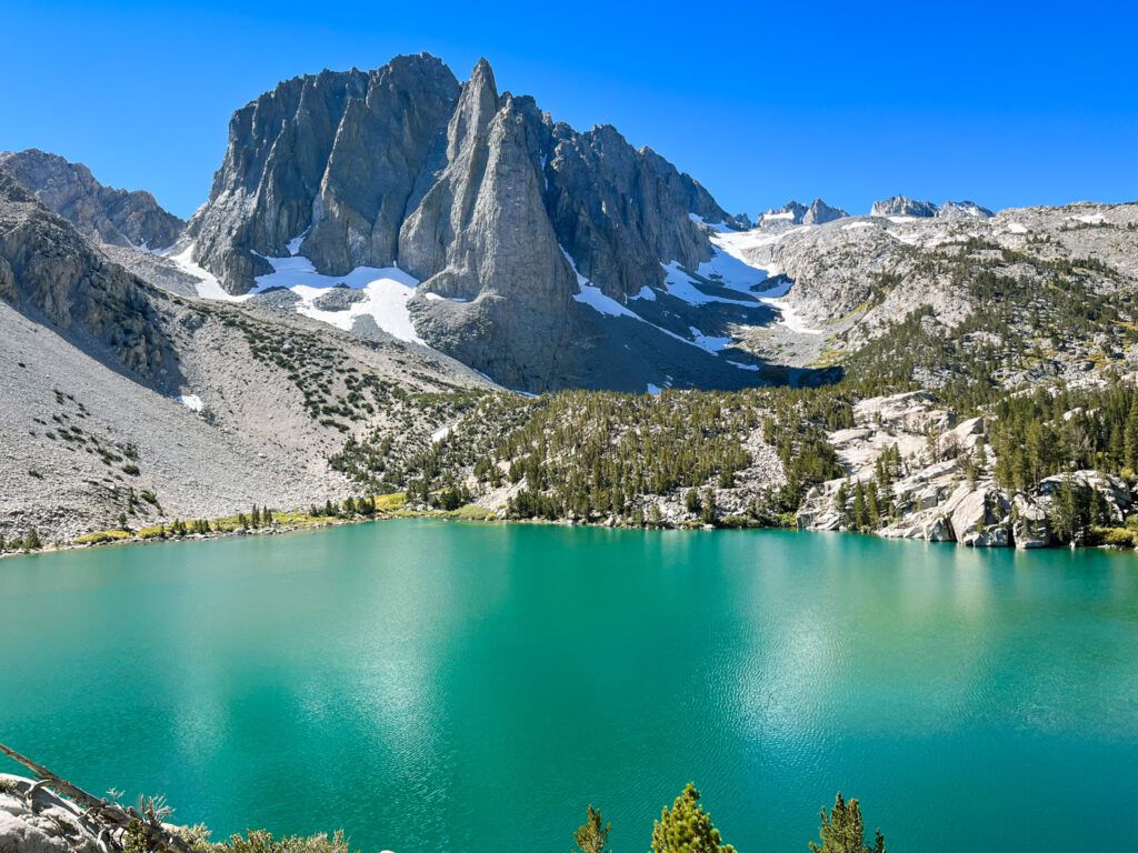 an alpine lake in california's eastern sierra mountains