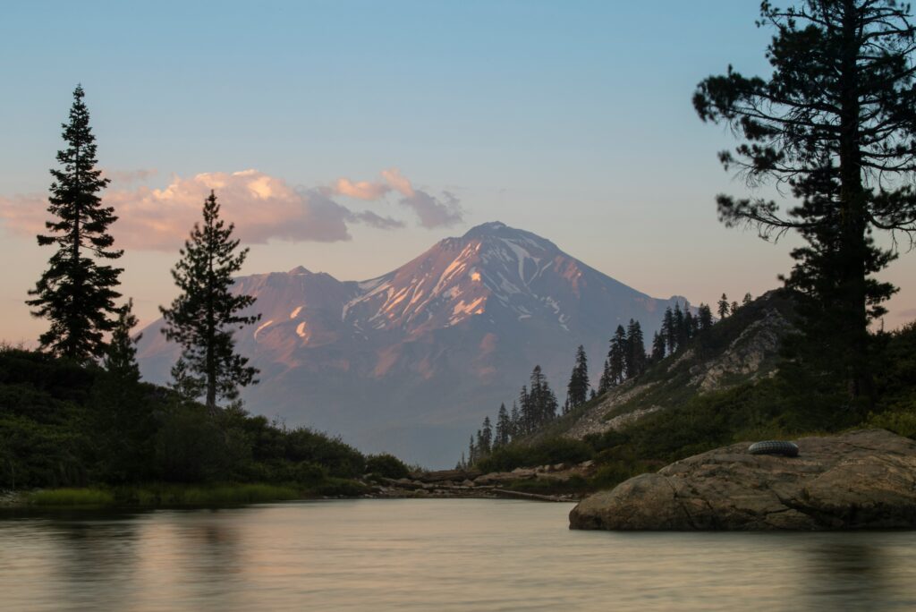 a view of mount shasta from behind heart lake in califoria
