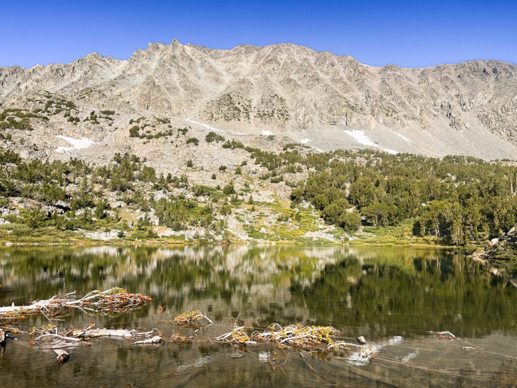 A remote and peaceful alpine lake on the big pine lakes hike